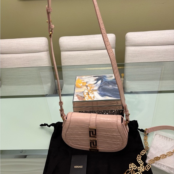 Authentic NWT Versace Blush Croc-Embossed Leather Shoulder Bag w/ Gold Hardware - Picture 5 of 12